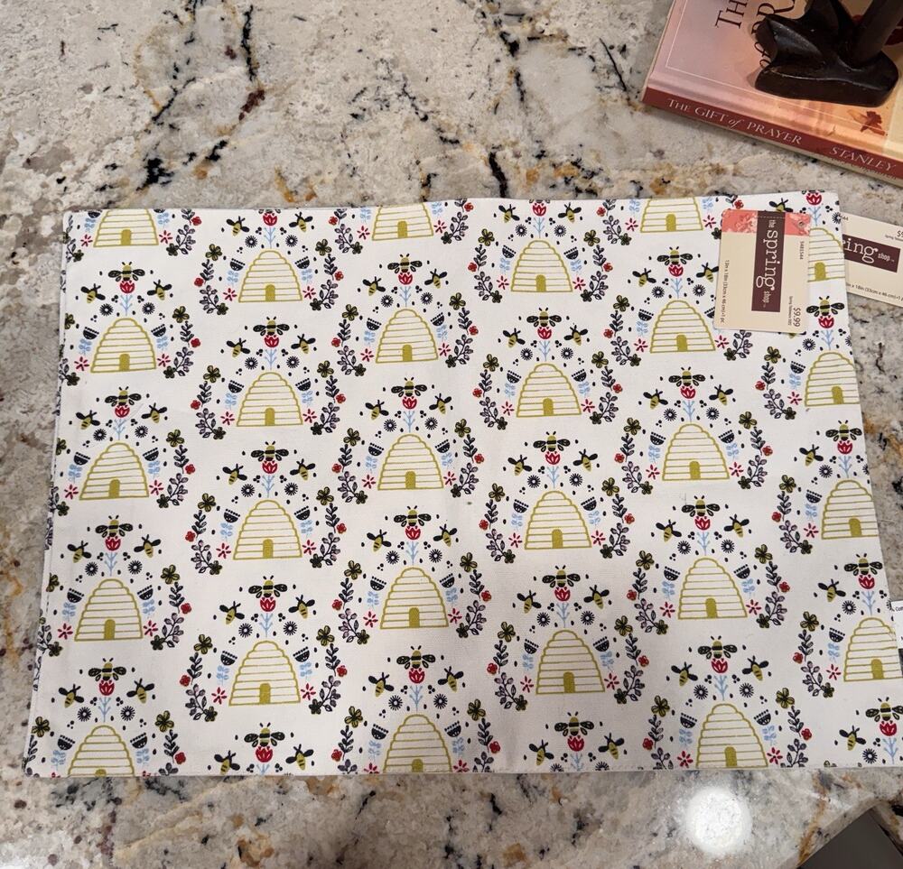 The Spring Shop Set Of 2 Placemats Cream Multi Bee Hive 18” X 13”